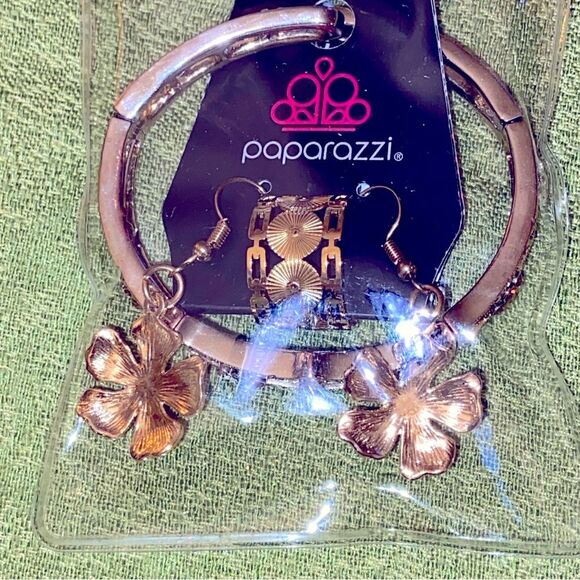 NWT Gold Tone Jewelry Trio- Rhinestone Bracelet,Adjustable Ring,Pierced Earrings - Picture 8 of 16